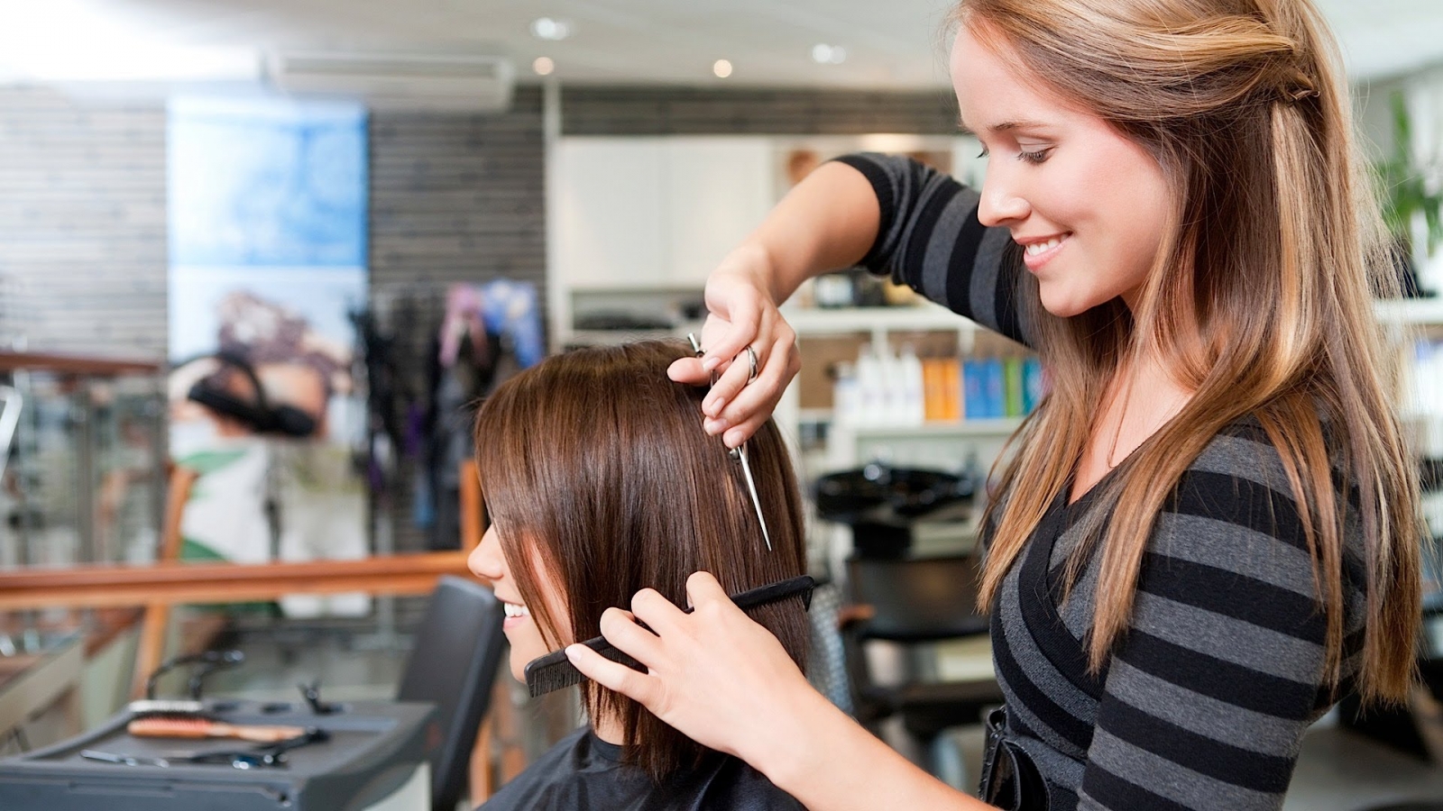 Học làm tóc nữ: Nghề sáng tạo có nguồn thu nhập hấp dẫn