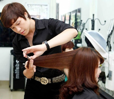 Nên học nghề cắt tóc nam nữ tại học viện tóc hay salon
