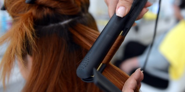 Đào tạo khóa học kỹ thuật duỗi tóc chuyên nghiệp – Học viện tóc Thanh Kinh